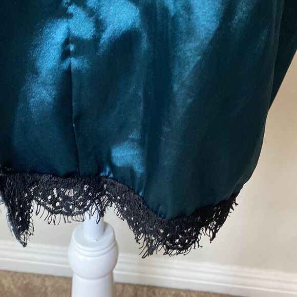 Blue Satin Black Lace Trimmed Robe Size Large - Picture 4 of 5